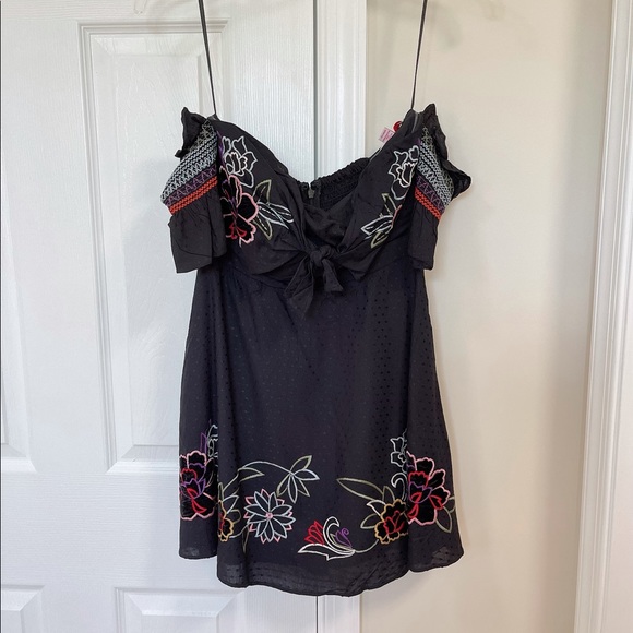 Embroiled off shoulder dress - Picture 2 of 7